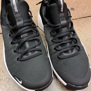 Nike free metcon 6 women’s fj7126-001 Black and White Athletic Shoes